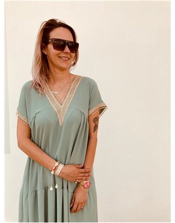 Šaty s čipkovým lemom