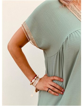 Šaty s čipkovým lemom