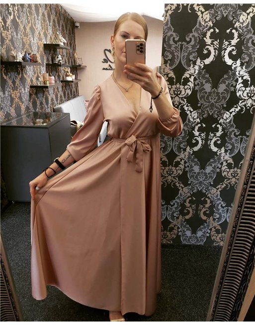 Dlhé saténové šaty púdrové