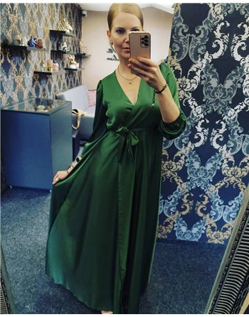 Dlhé saténové šaty zelené