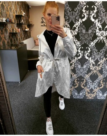 Ľahký metalický plášť